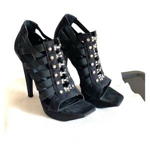 NWT Gorgeous Black Strappy Heals